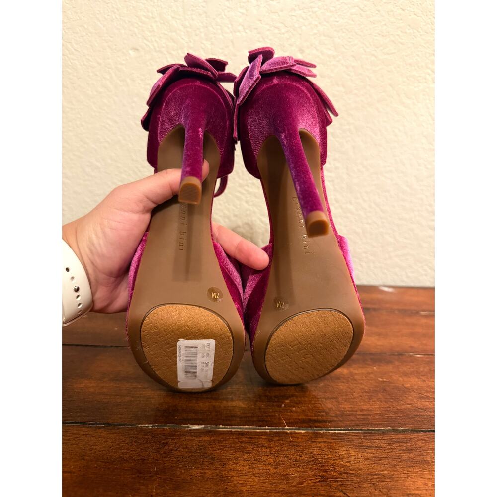 Gianni Bini Dark Magenta Velvet Floral Heels Size 7 NWT - Picture 4 of 6